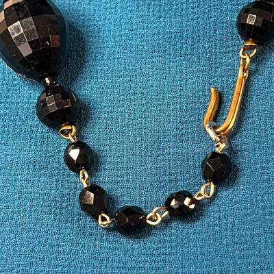VINTAGE BLACK MULTI-FACETED BEAD NECKLACE