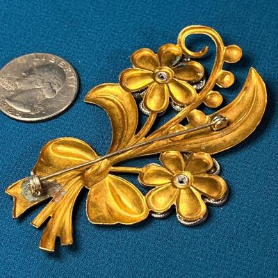 VINTAGE BRASSY FLOWERS AND BOW PIN FAUX RHINESTONE EMBELLISHMENT