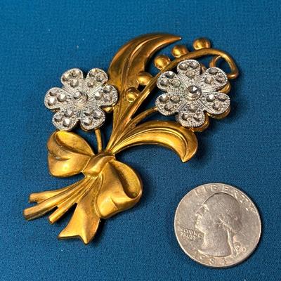 VINTAGE BRASSY FLOWERS AND BOW PIN FAUX RHINESTONE EMBELLISHMENT