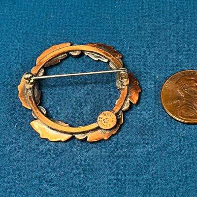 SOLID COPPER LEAF AND BERRY ROUND PIN