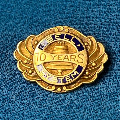 HANDSOME ENAMELED â€œBELL SYSTEM 10 YEARSâ€ LAPEL PIN