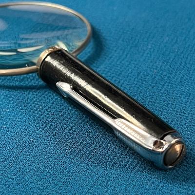 SMALL MAGNIFYING GLASS WITH ARROW DESIGN PEN CLIP â€œJAPANâ€