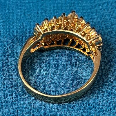 FANCY RHINESTONE AND GOLD TONE COCKTAIL RING