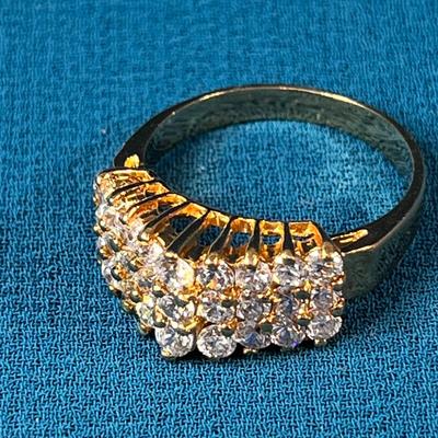 FANCY RHINESTONE AND GOLD TONE COCKTAIL RING
