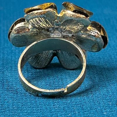 SPLASHY BLACK GOLD TONE RHINESTONE COCKTAIL RING