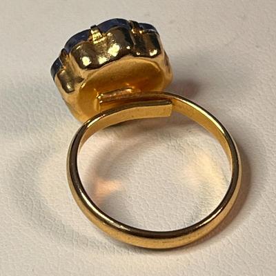 BEAUTIFUL BLUE GLASS FACETED INSET STONE RING