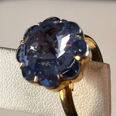 BEAUTIFUL BLUE GLASS FACETED INSET STONE RING