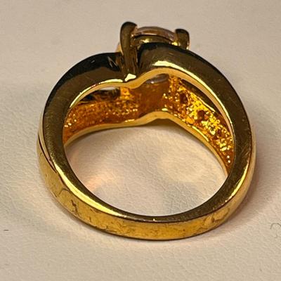 GORGEOUS FANCY CZ? STONE WITH LITTLE RHINESTONES GOLD TONE RING
