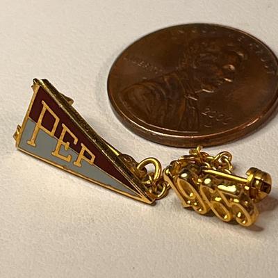 1965 ENAMELED â€œPEPâ€ SQUAD 2-PART PIN 