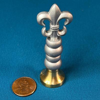 FLEUR DE LIS TOP LETTER WAX SEAL â€œMâ€