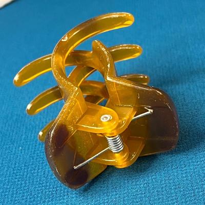 STURDY VINTAGE TORTOISE SHELL LOOK HAIR CLIP