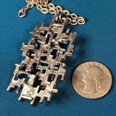 INTERESTING MODERNISTIC SILVER TONE METAL PENDANT NECKLACE 