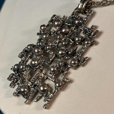 INTERESTING MODERNISTIC SILVER TONE METAL PENDANT NECKLACE 