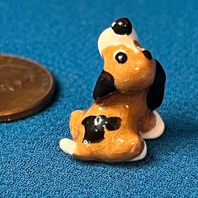 MINIATURE CERAMIC HOUND DOG FIGURINE
