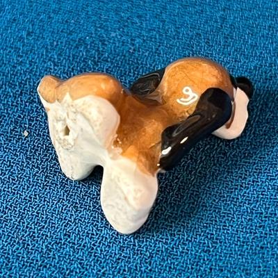 MINIATURE CERAMIC HOUND DOG FIGURINE