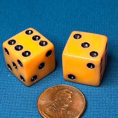 VINTAGE BAKELITE CREAM OF WHEAT PAIR OF DICE