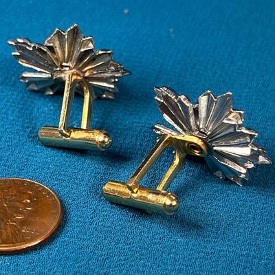 STRIKING SHINY SILVERTONE SUNBURST CUFFLINKS