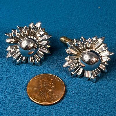 STRIKING SHINY SILVERTONE SUNBURST CUFFLINKS