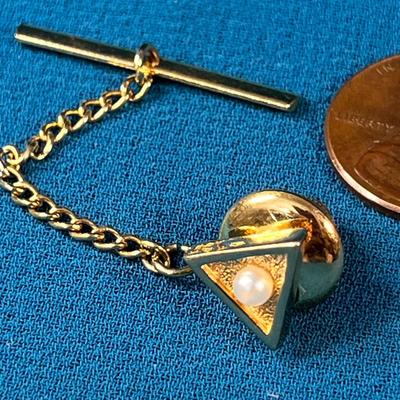 SWANK RETRO STYLE TRIANGLE WITH FAUX PEARL TIE TACK