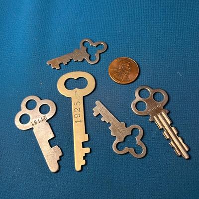 5 ASSORTED OPEN HEAD FLAT SKELETON KEYS