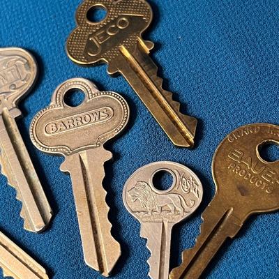 ASSORTMENT OF 8 VINTAGE KEYS WITH FANCY, INTERESTING EMBOSSED DESIGNS