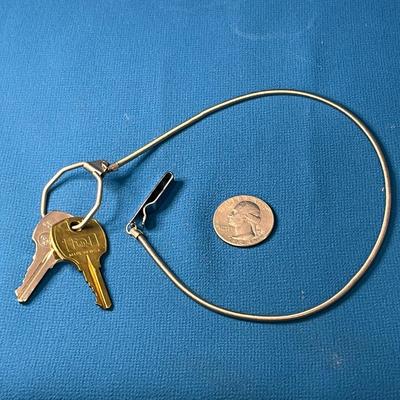 BELT HOOKED STRETCHY KEY CHAIN WITH 2 KEYS
