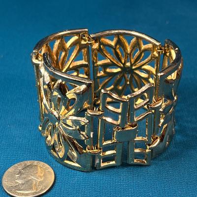 VINTAGE BIG FLORAL SEGMENTS BRACELET GOLD TONE METAL