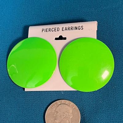 80â€™s STYLE BRIGHT GREEN ROUND EARRINGS