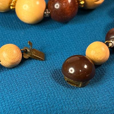 TWO TONE WOOD BEAD NECKLACE w/ LITTLE METAL BEADS BETWEEN