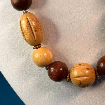 TWO TONE WOOD BEAD NECKLACE w/ LITTLE METAL BEADS BETWEEN