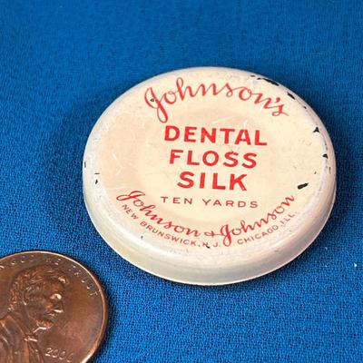 VINTAGE METAL DENTAL FLOSS SILK TIN JOHNSONâ€™S 