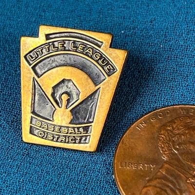 VINTAGE ENAMELED LITTLE LEAGUE BASEBALL DISTRICT LAPEL PIN