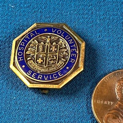 NICELY DETAILED â€œHOSPITAL VOLUNTEER SERVICEâ€ ENAMELED LAPEL PIN