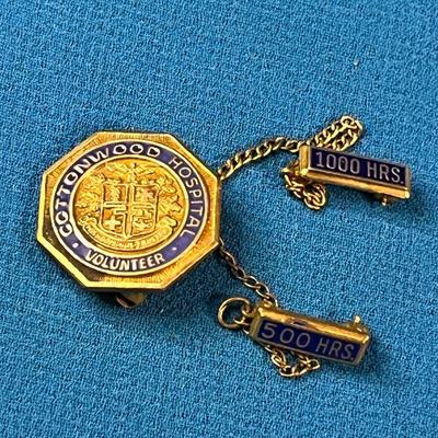 COTTONWOOD HOSPITAL VOLUNTEER 500 & 1000 HOURS ENAMELED 3-PART PIN