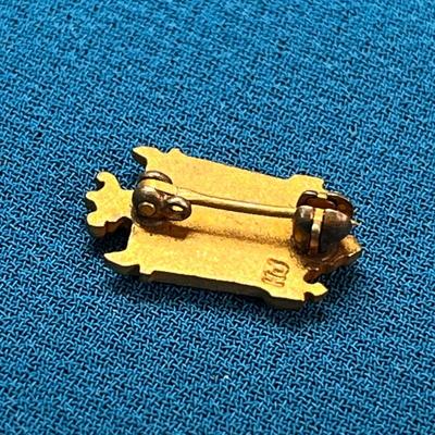 VINTAGE ENAMELED â€œCâ€ HONOR SOCIETY LAPEL PIN