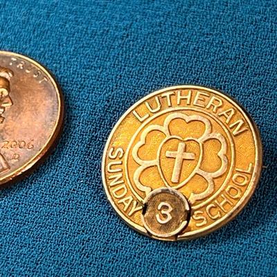1/10 G.F. â€œLUTHERAN SUNDAY SCHOOL 3â€ LAPEL PIN 