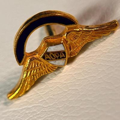 â€œAOPAâ€ ENAMELED WINGS AND ARCH LAPEL PIN