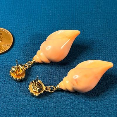 VINTAGE MINI CONCH SEASHELL MOTIF EARRINGS STRIATED MATERIAL