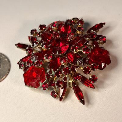 STUNNING LARGE RED RHINESTONE BROOCH BY â€œCATHEâ€