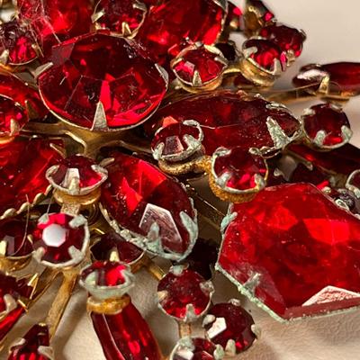 STUNNING LARGE RED RHINESTONE BROOCH BY â€œCATHEâ€