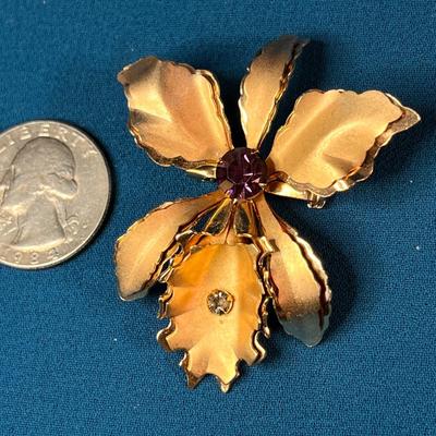 VINTAGE PURPLE, CLEAR RHINESTONE GOLD TONE METAL IRIS PIN