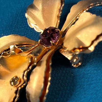 VINTAGE PURPLE, CLEAR RHINESTONE GOLD TONE METAL IRIS PIN
