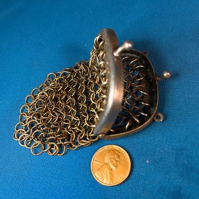 ANTIQUE LITTLE METAL MAIL CHAIN PURSE 