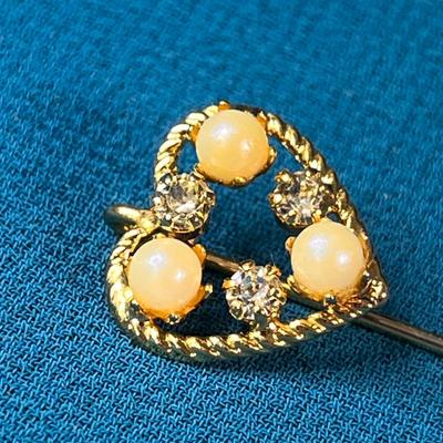 VINTAGE FAUX PEARL, CLEAR RHINESTONE HEART SHAPED STICK PIN