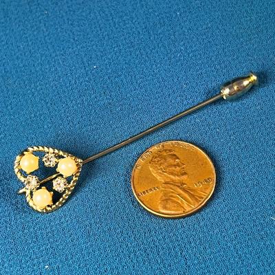 VINTAGE FAUX PEARL, CLEAR RHINESTONE HEART SHAPED STICK PIN