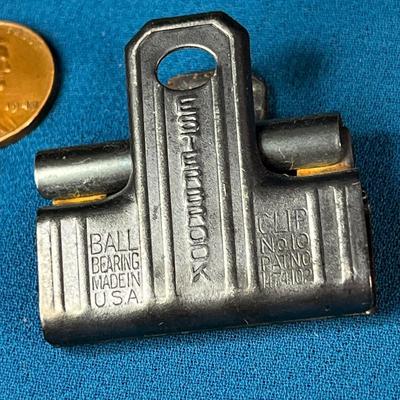 VINTAGE METAL CLIP INTERESTING DESIGN