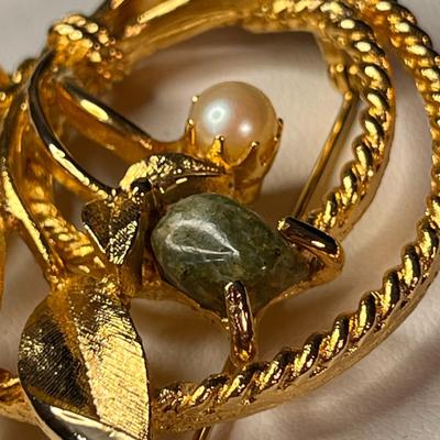 VINTAGE REAL PEARL, POLISHED GREEN STONE LEAFY ROUND PIN SARAH COVENTRY