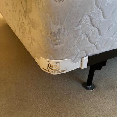 Full Size Wooden Headboard & Metal Bed Frame (BR1-MG)