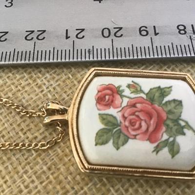 Vintage Avon Rose Pendant Necklace Gold Tone Pink Flowers Cottagecore