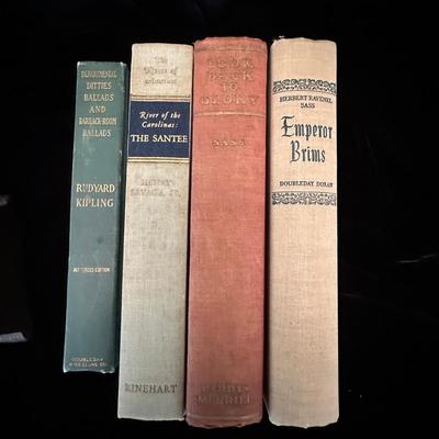 Musical Bookends & Vintage Books, incl. First Edition (DR-KL)